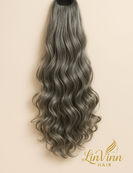 FULL PONYTAIL MILA DONKER GRIJS BODYWEAVE 60 CM